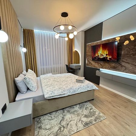 Two Bedroom Apartment In The Center, With Parking, Address Avram Iancu 32 Κισινάου Εξωτερικό φωτογραφία