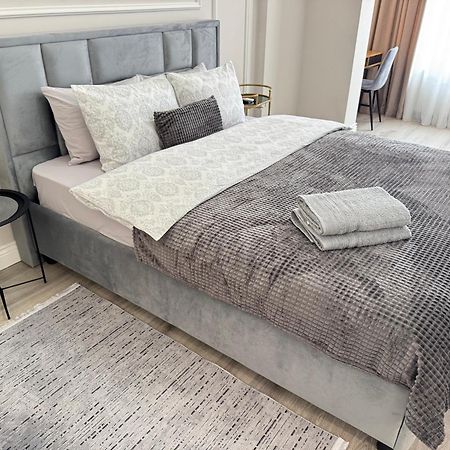 Two Bedroom Apartment In The Center, With Parking, Address Avram Iancu 32 Κισινάου Εξωτερικό φωτογραφία
