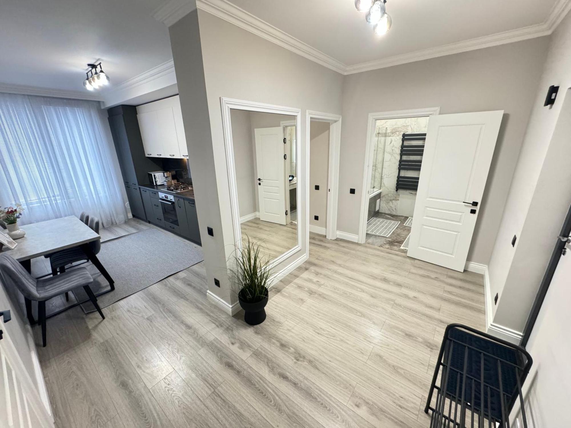 Two Bedroom Apartment In The Center, With Parking, Address Avram Iancu 32 Κισινάου Εξωτερικό φωτογραφία