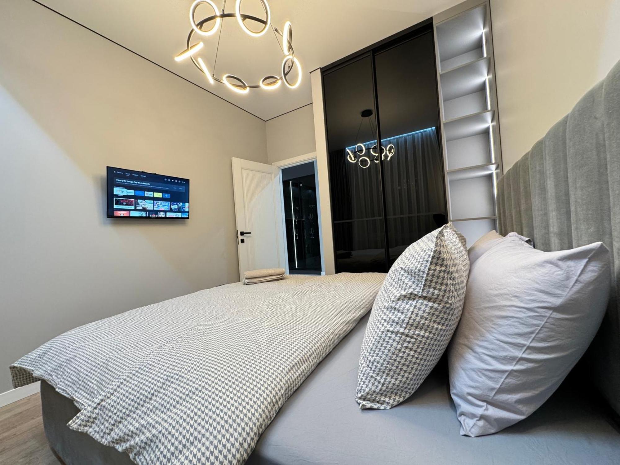 Two Bedroom Apartment In The Center, With Parking, Address Avram Iancu 32 Κισινάου Εξωτερικό φωτογραφία