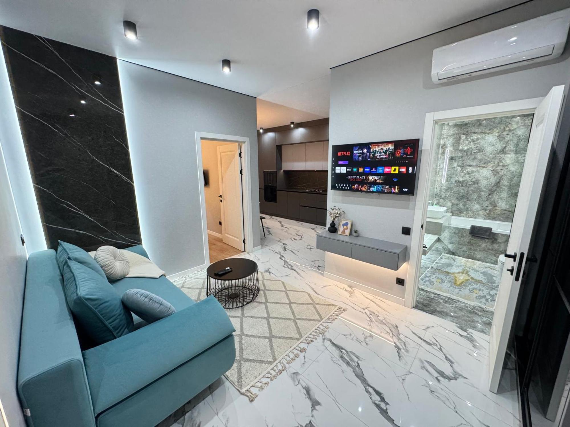 Two Bedroom Apartment In The Center, With Parking, Address Avram Iancu 32 Κισινάου Εξωτερικό φωτογραφία