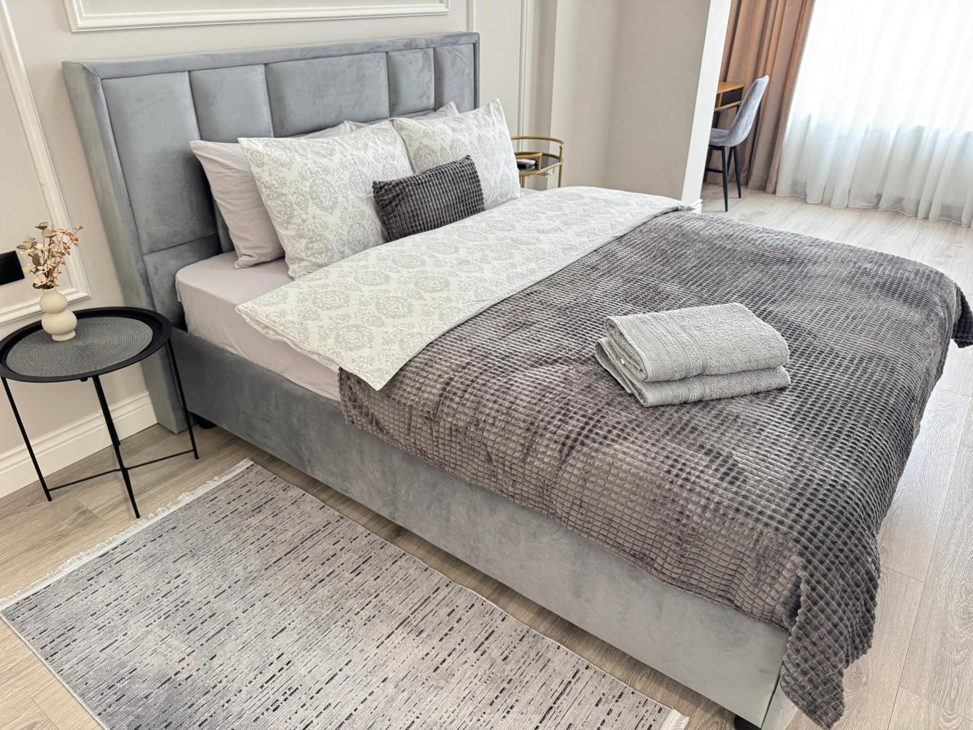 Two Bedroom Apartment In The Center, With Parking, Address Avram Iancu 32 Κισινάου Εξωτερικό φωτογραφία