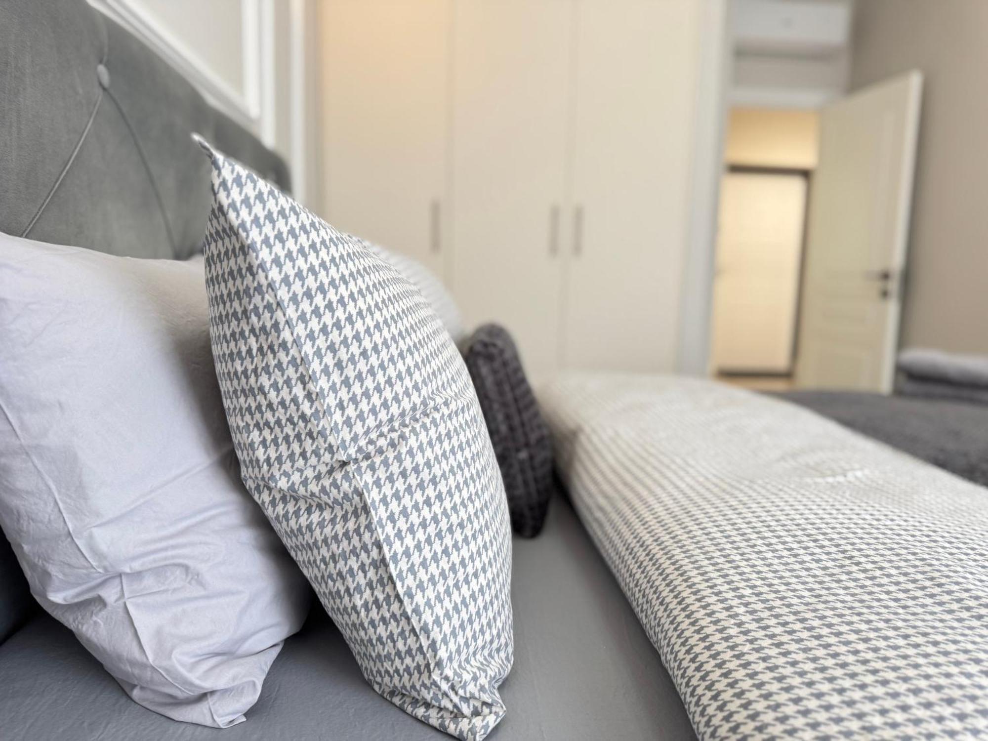 Two Bedroom Apartment In The Center, With Parking, Address Avram Iancu 32 Κισινάου Εξωτερικό φωτογραφία