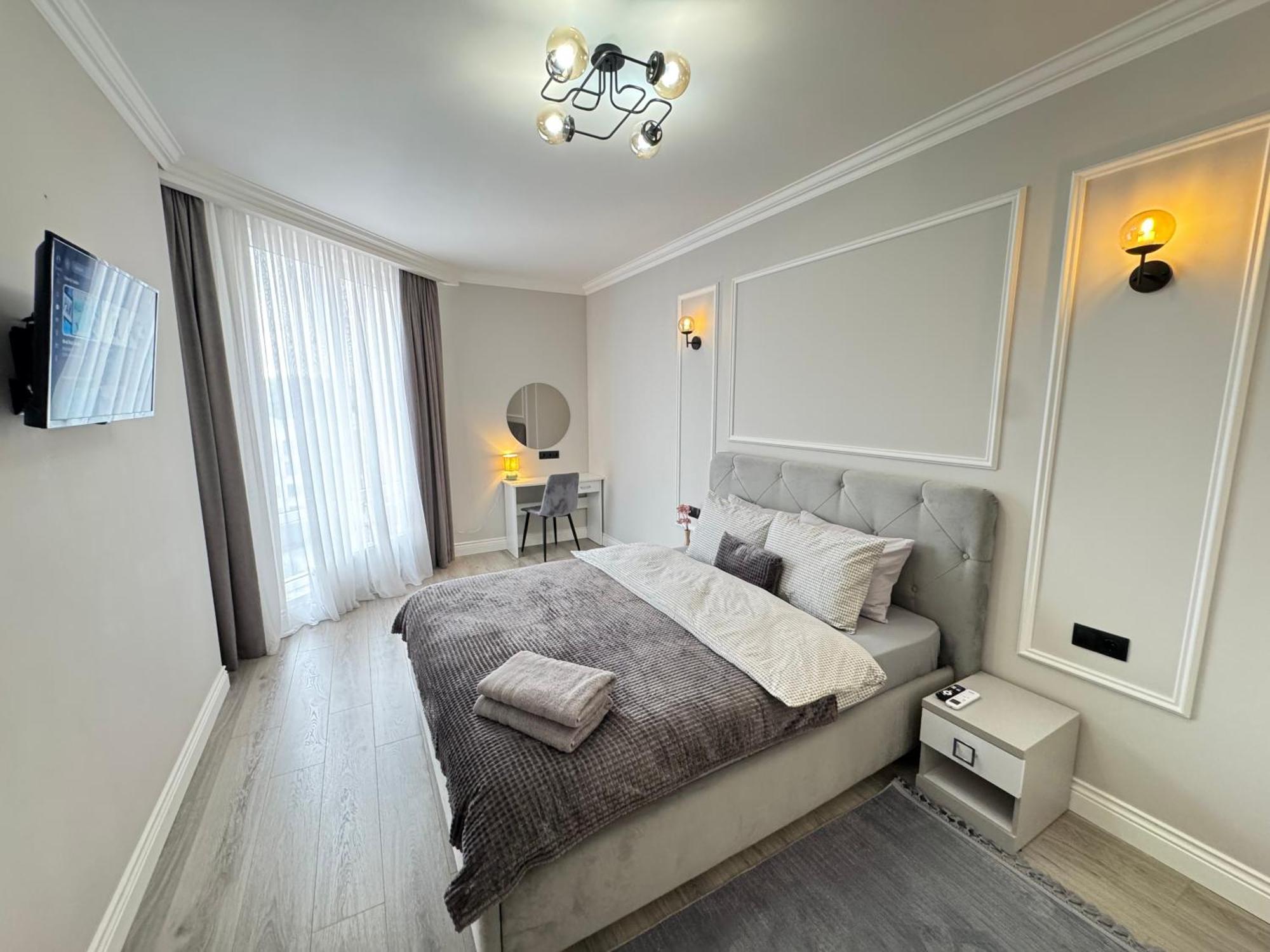 Two Bedroom Apartment In The Center, With Parking, Address Avram Iancu 32 Κισινάου Εξωτερικό φωτογραφία