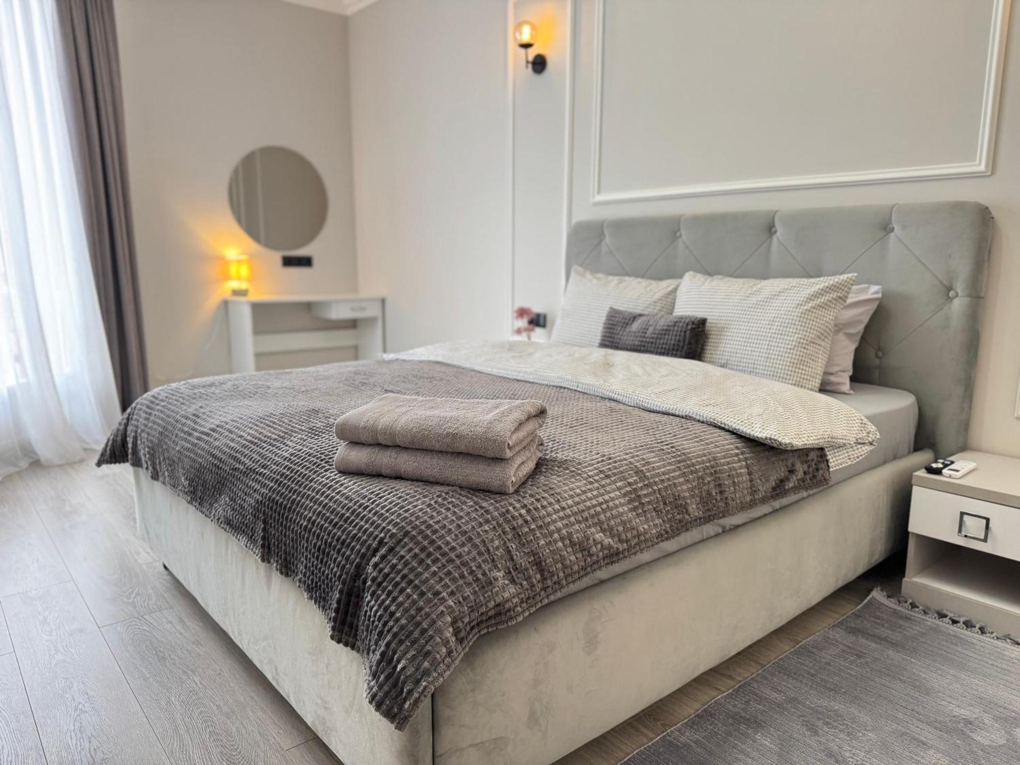 Two Bedroom Apartment In The Center, With Parking, Address Avram Iancu 32 Κισινάου Εξωτερικό φωτογραφία